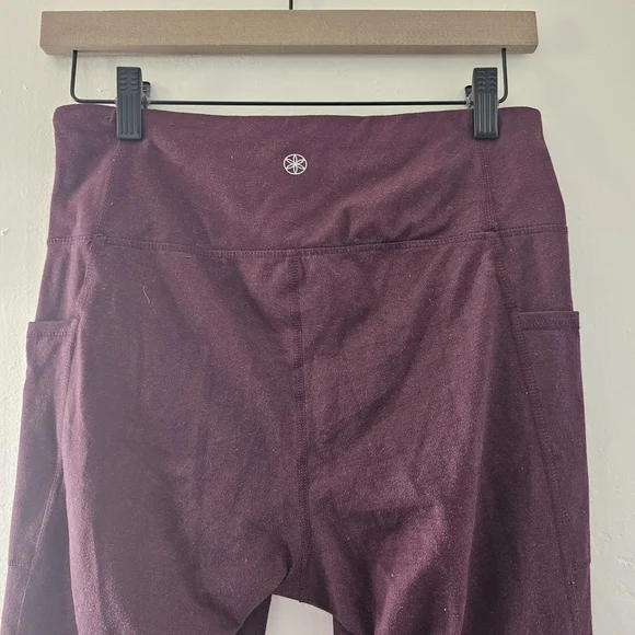 Chic Plum / Marroon Leggings With Pockets - Picture 6 of 12